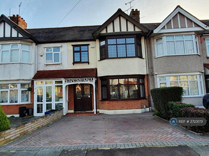 4 Bedroom Terraced House To Rent In Spearpoint Gardens, Ilford, IG2