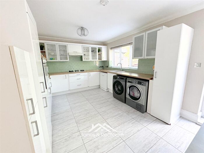 4 Bedroom Detached House For Sale In Gwellyn Avenue, Kinmel Bay, LL18