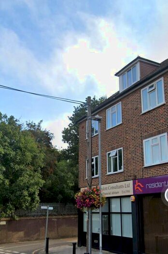 3 Bedroom Flat To Rent In Surbiton, Surrey, KT5