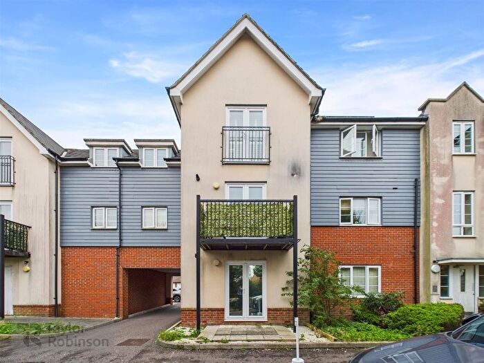1 Bedroom Flat For Sale In Maidenbower, Crawley, RH10