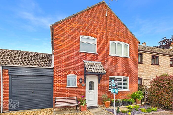 3 Bedroom Semi-detached House For Sale In Burgess Way, Brooke, Norwich, NR15
