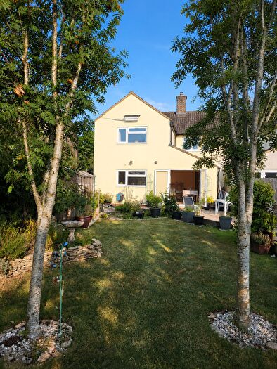 4 Bedroom Semi-Detached House For Sale In Myers Close, Charlton, OX17