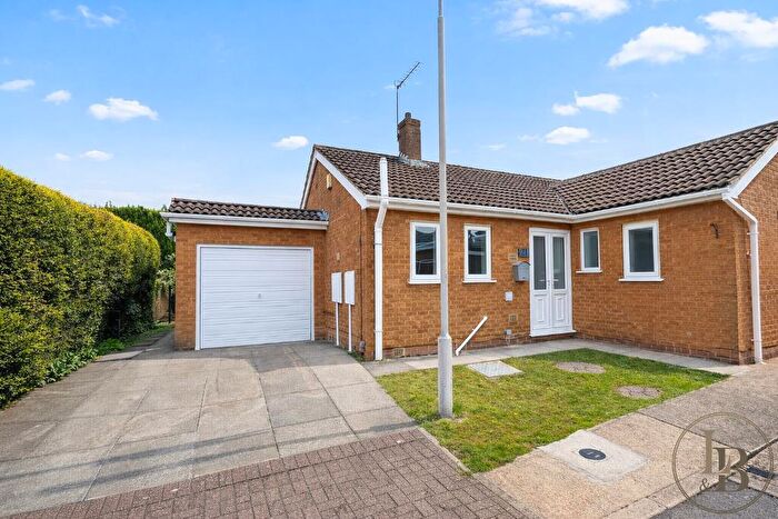 2 Bedroom Detached House For Sale In Hawksworth Avenue, Forest Town, Mansfield, Nottinghamshire, NG19