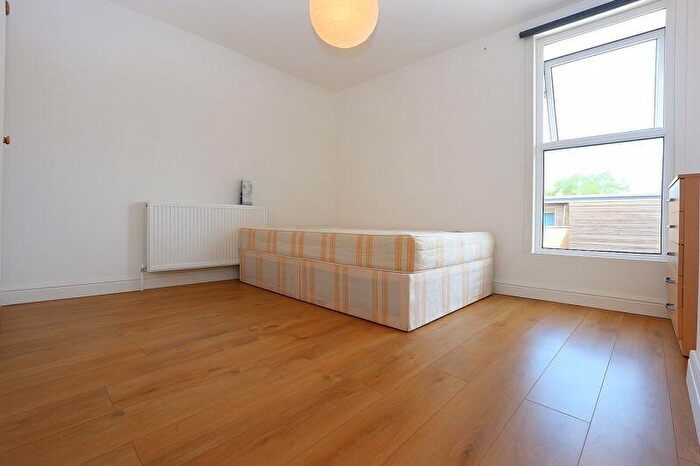 3 Bedroom House To Rent In Reform Row, Tottenham, N17