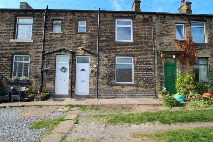 3 Bedroom Terraced House To Rent In Myrtle Grove, Queensbury, Bradford, BD13