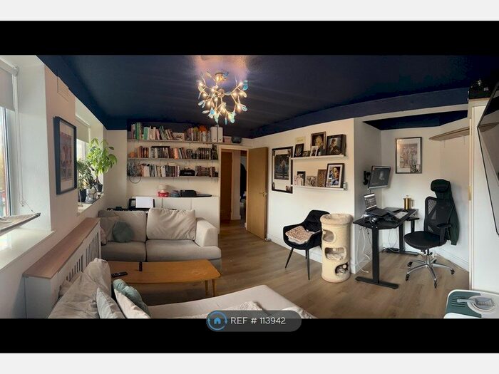 2 Bedroom Flat To Rent In Redmires Court, Salford, M5