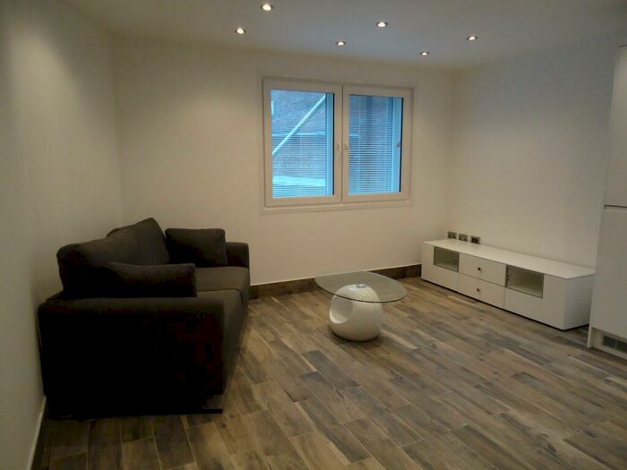 1 Bedroom Flat To Rent In New Briggate, Leeds, West Yorkshire, Uk, LS1