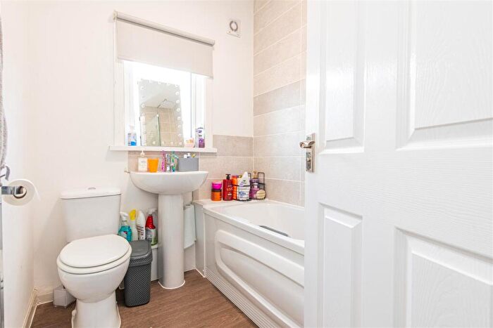3 Bedroom End Of Terrace House For Sale In Kettering Road, Northampton, NN2