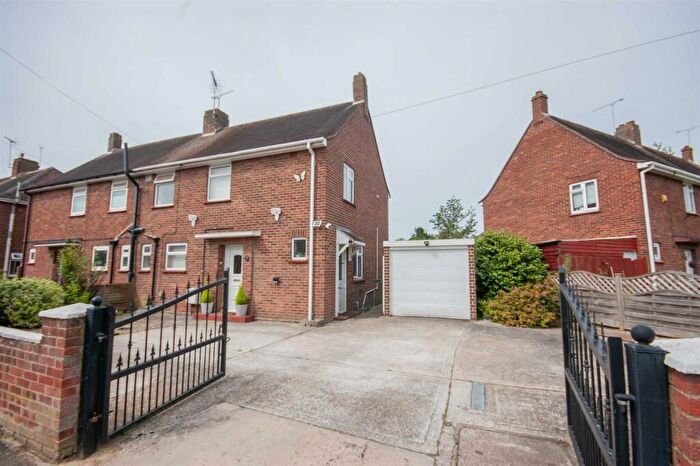 3 Bedroom Semi-Detached House To Rent In St. Nazaire Road, Chelmsford, CM1
