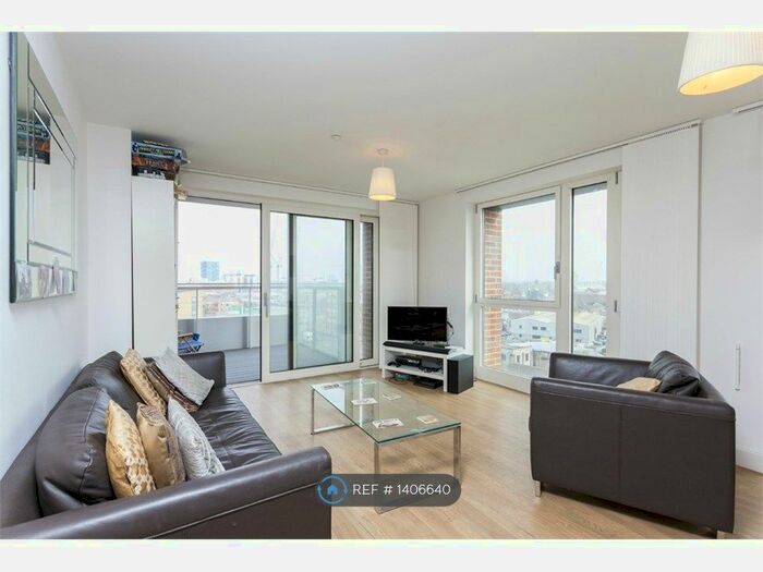 3 Bedroom Flat To Rent In Marner Point, London, E3