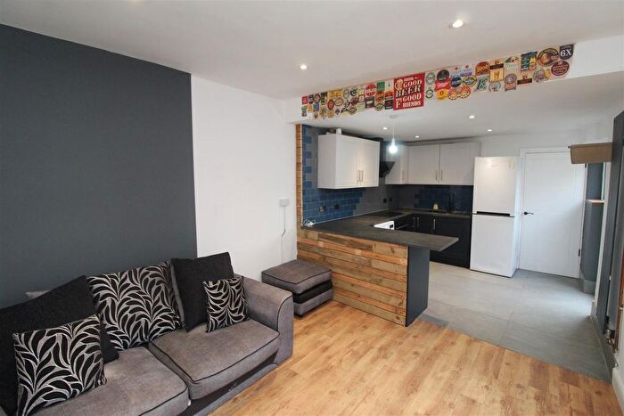 2 Bedroom Flat To Rent In Gordon Road, Roath, CF24