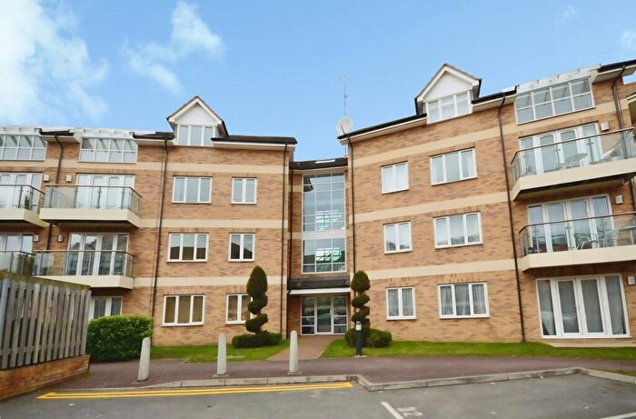 2 Bedroom Apartment For Sale In Branagh Court, Reading, Berkshire, RG30