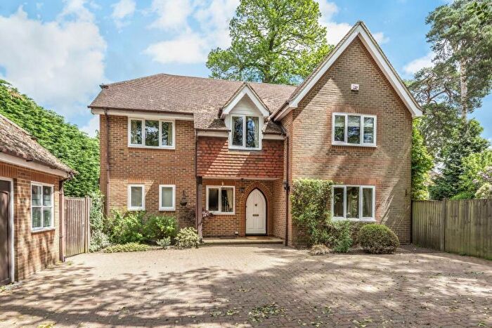 5 Bedroom Detached House To Rent In Woking, GU21