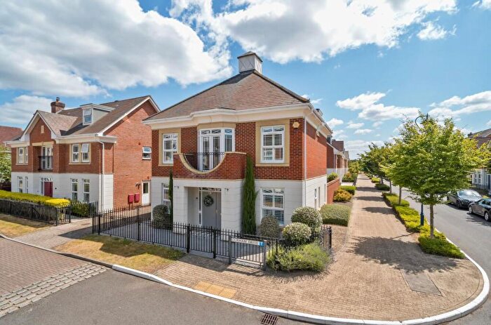 5 Bedroom Detached House For Sale In Durham Drive, Deepcut, Camberley, GU16