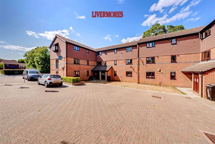 2 Bedroom Flat For Sale In Woodfall Drive, Crayford, DA1