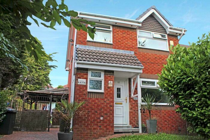3 Bedroom Detached House To Rent In St Marys Close, Rochdale, OL16