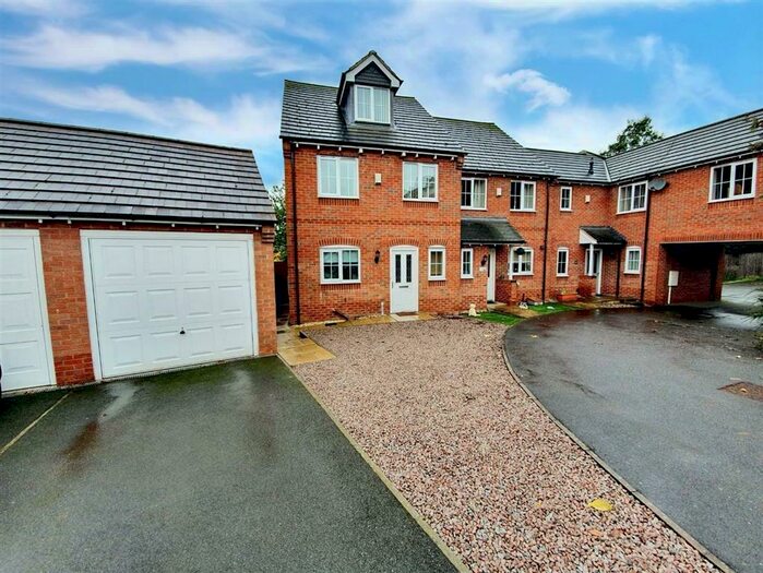 4 Bedroom End Of Terrace House To Rent In Manor School View, Overseal, Swadlincote, DE12