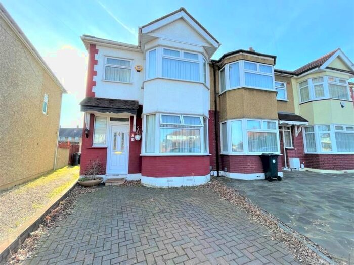3 Bedroom Property To Rent In Elmhurst Road, Enfield, EN3