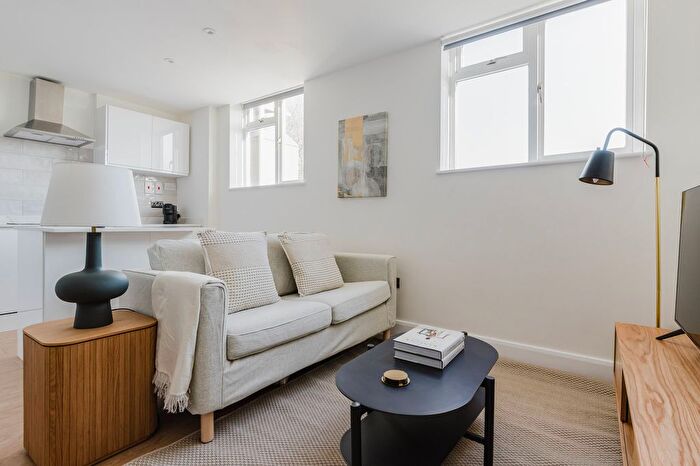 2 Bedroom Flat To Rent In Lambeth, SW8