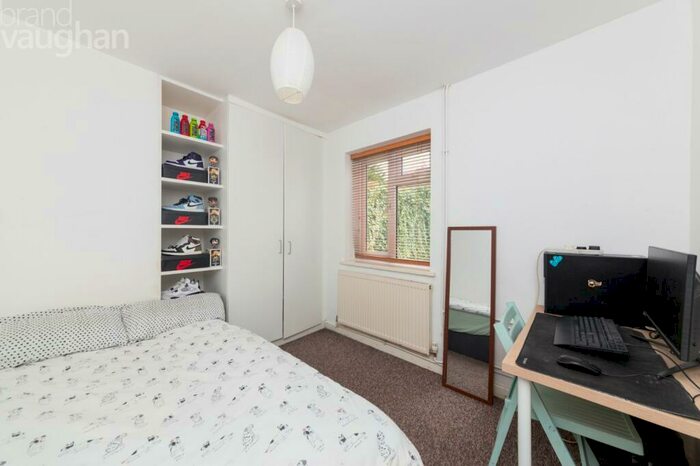 5 Bedroom Semi-Detached House To Rent In Hillside, Bevendean, Brighton, BN2