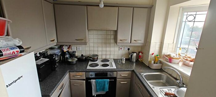 1 Bedroom Flat For Sale In Pentland Close, Edmonton, N9
