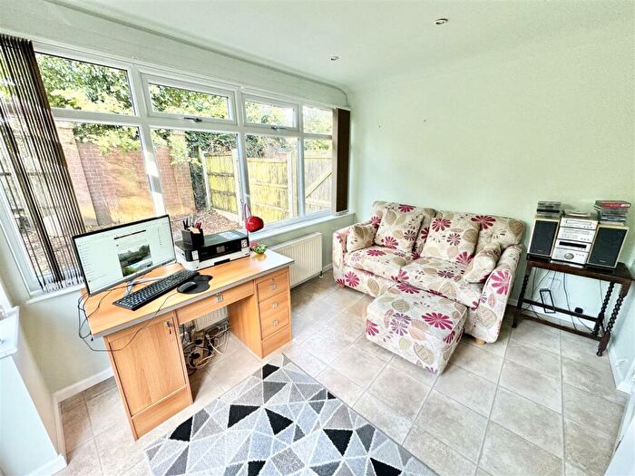 2 Bedroom Detached Bungalow For Sale In The Avenue, Sutton-In-Ashfield, NG17
