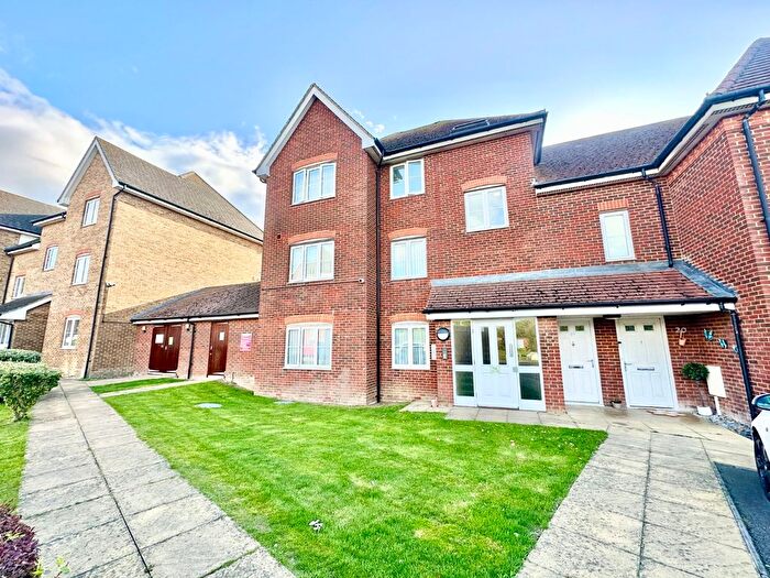 2 Bedroom Flat To Rent In Wherry Close, Margate, Kent, CT9