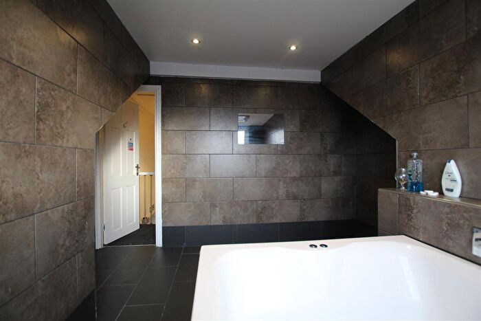 5 Bedroom Property To Rent In Ormesby Bank, Ormesby, Middlesbrough, TS7