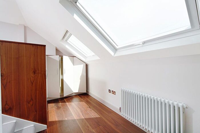 3 Bedroom Flat To Rent In Sedlescombe Road, London, SW6