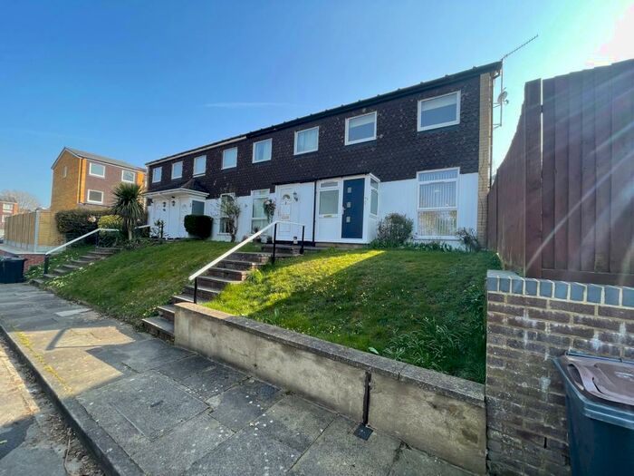 3 Bedroom House To Rent In Trowbridge Gardens, Luton, LU2