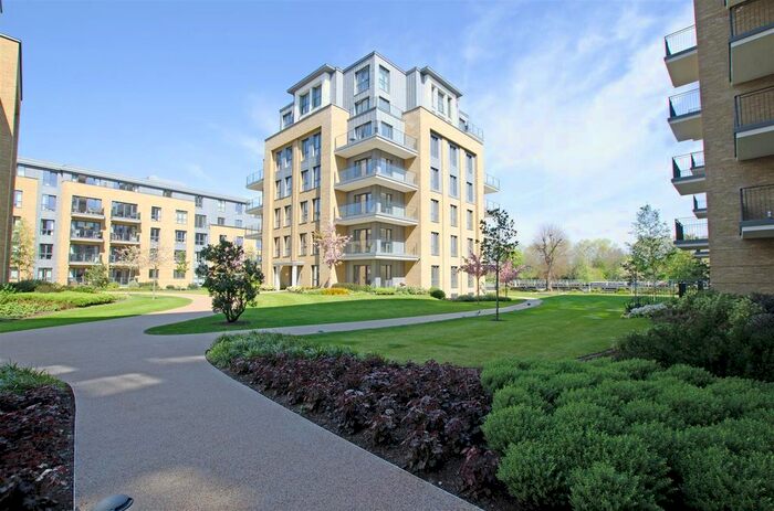 2 Bedroom Flat To Rent In Pinewood Gardens, Teddington, TW11