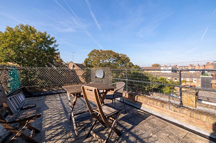 2 Bedroom Flat For Sale In Munster Road, Parsons Green, SW6