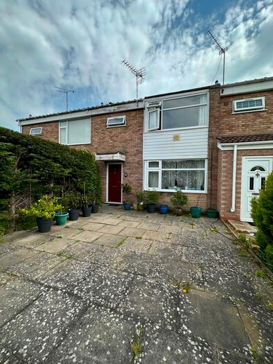 3 Bedroom Terraced House To Rent In Joans Close, Sydenham, CV31