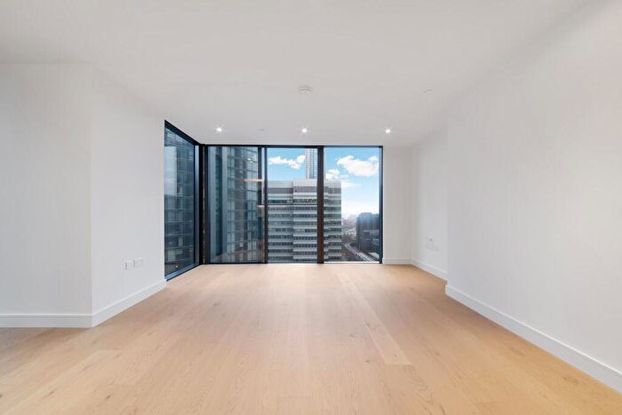 2 Bedroom Apartment To Rent In Harcourt Tower, London, E14