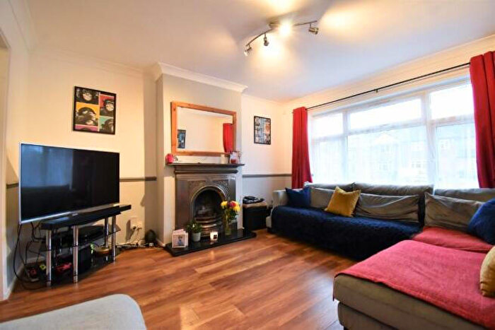 5 Bedroom Terraced House To Rent In Elmbank Avenue, London, EN5