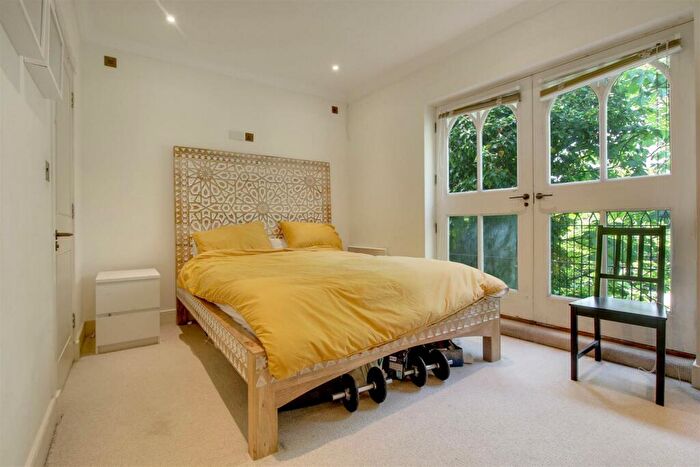 3 Bedroom Terraced House For Sale In North End Way, Hampstead, London, NW3