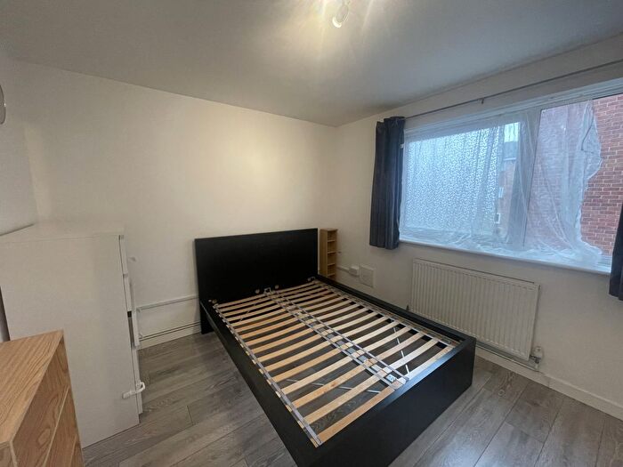 1 Bedroom Flat To Rent In Huxley Close, Northolt, UB5