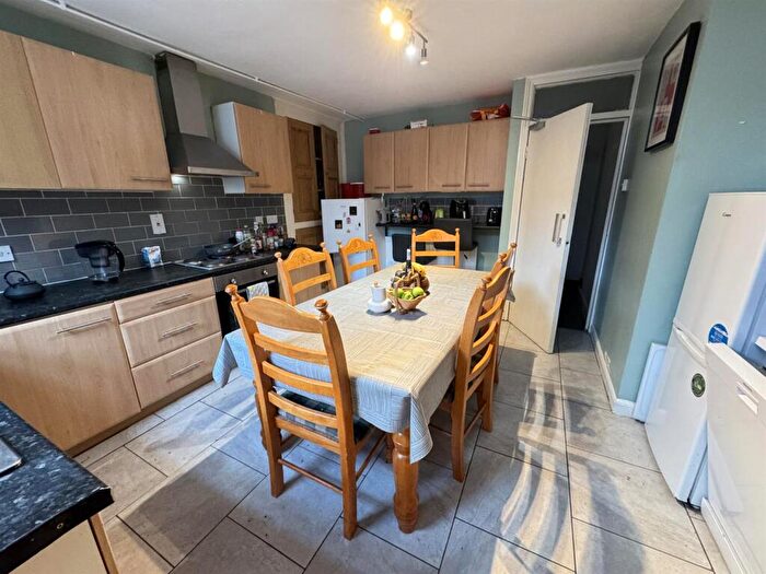 6 Bedroom Terraced House To Rent In Ridgeway Terrace, Leeds, LS6