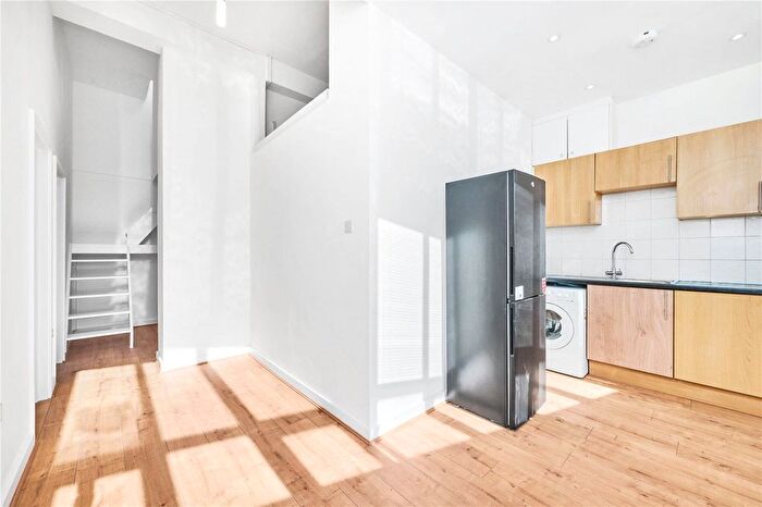 2 Bedroom Flat To Rent In Waring Street, London, SE27