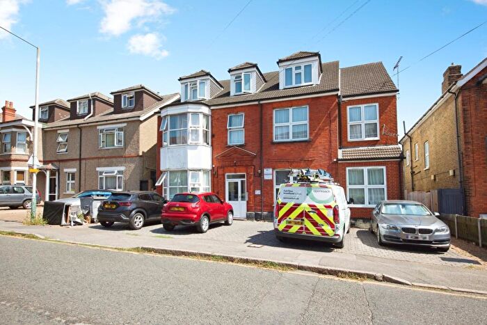 2 Bedroom Flat For Sale In Junction Road, Romford, RM1