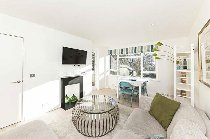 2 Bedroom Flat To Rent In Sheffield Terrace, Kensington, W8