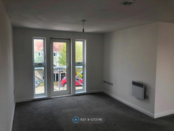 2 Bedroom Flat To Rent In Cross Field Walk, Holborough, ME6