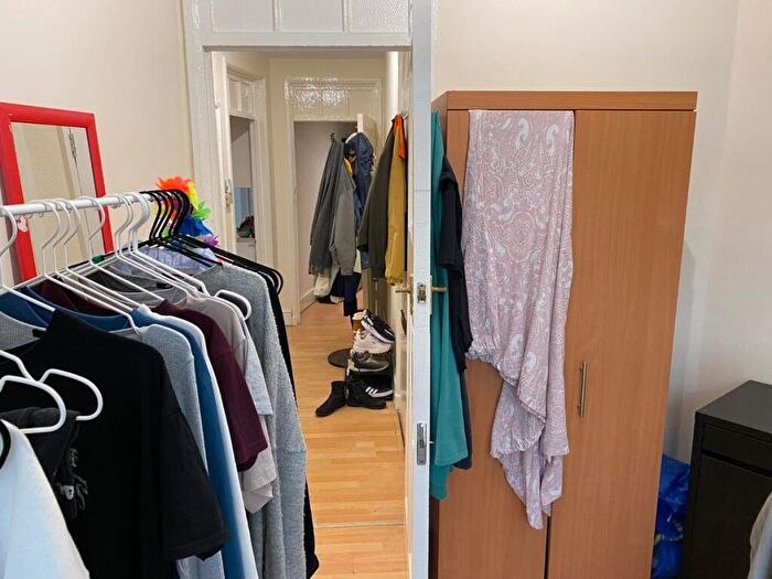 3 Bedroom Flat To Rent In Finchley Lane, Hendon, NW4