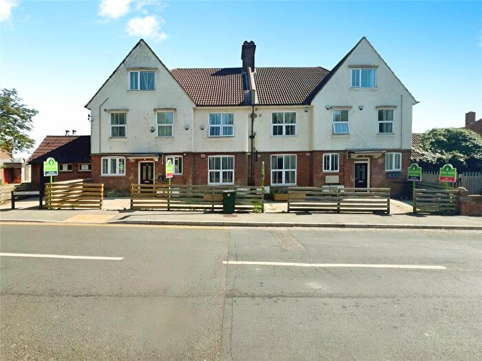 2 Bedroom Flat To Rent In Hillside Avenue, Strood, Rochester, Kent, ME2