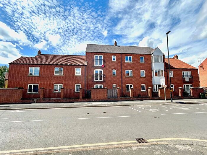2 Bedroom Flat For Sale In Chapel House Court, Selby, YO8