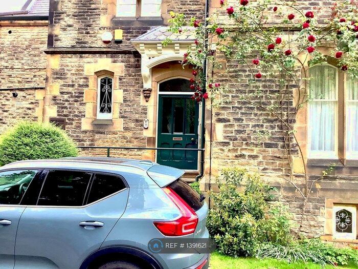 2 Bedroom Flat To Rent In Collegiate Crescent, Sheffield, S10