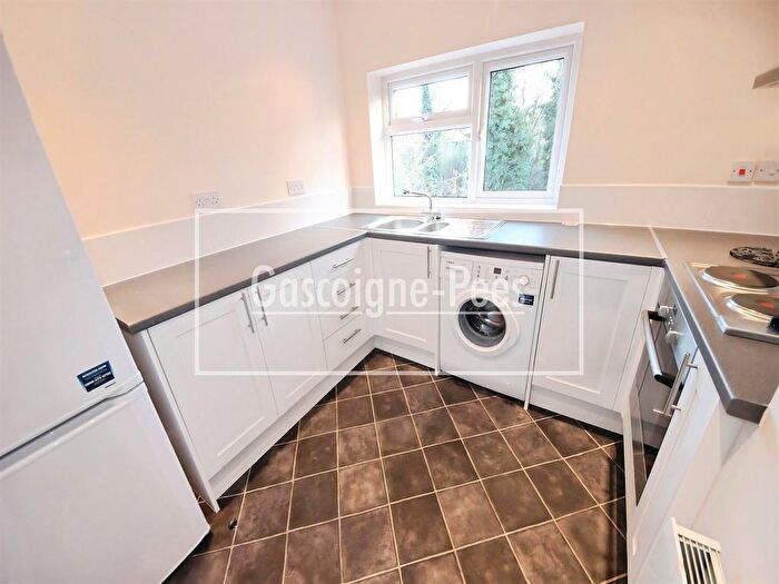 2 Bedroom Flat To Rent In Southway, Guildford, GU2