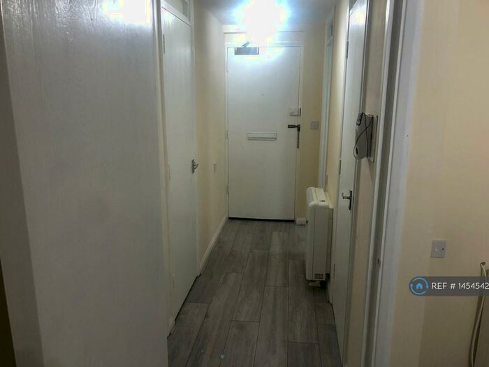 1 Bedroom Flat To Rent In Riverdene Road, Ilford, IG1