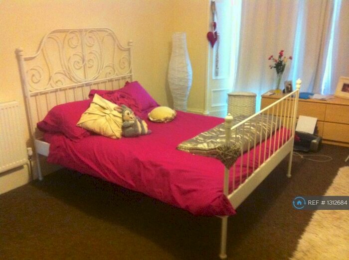 4 Bedroom Flat To Rent In West Princes Street, Glasgow, G4