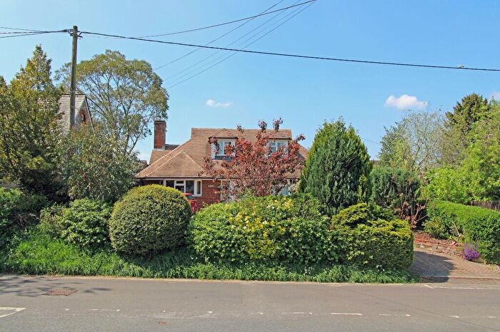 3 Bedroom Chalet For Sale In Red Lion Lane, Overton, RG25